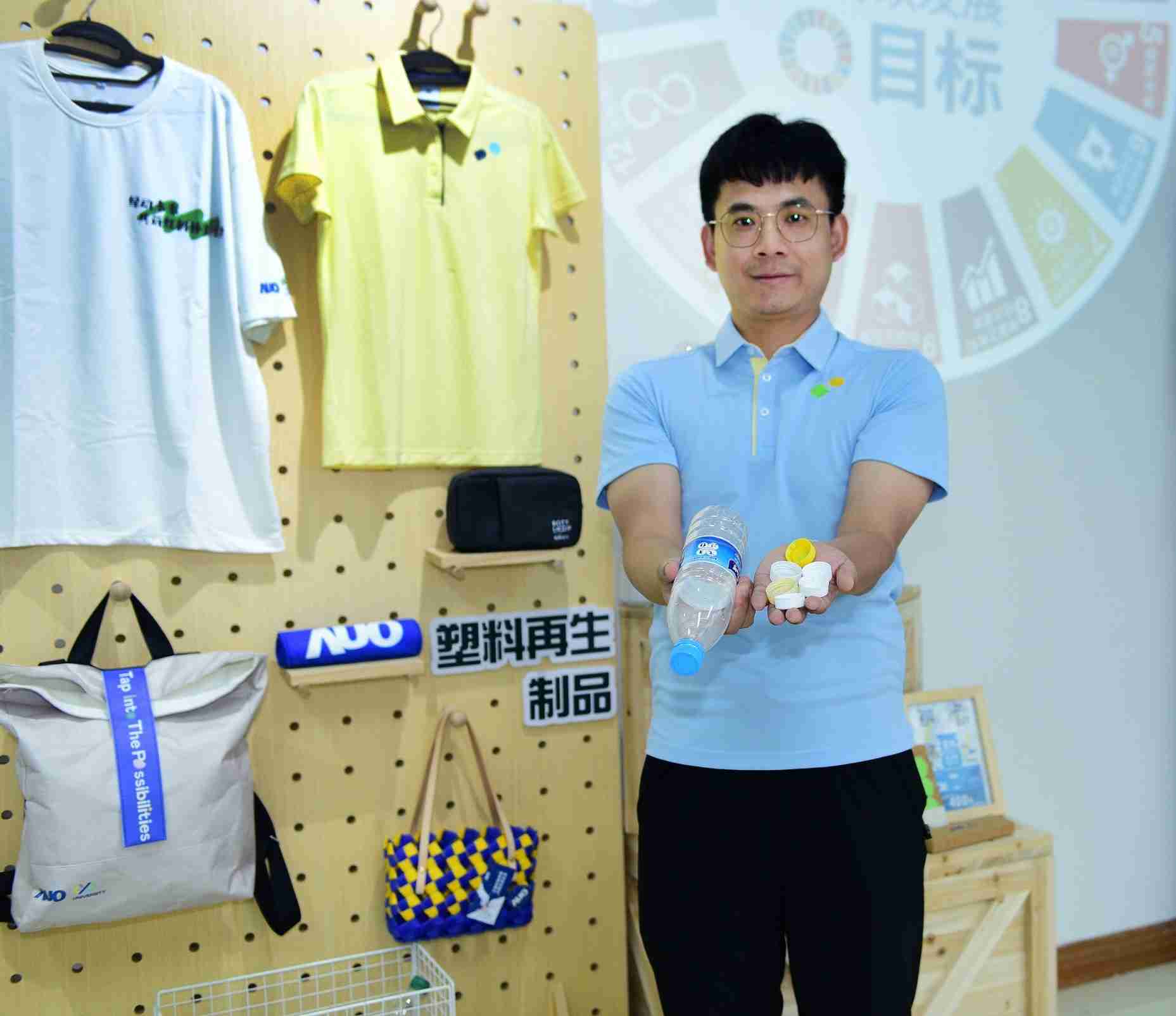 「2024智慧NG大舞台展」永续发展馆中，，展示NG大舞台厦门驱动永续发展之成果，，，包含将厂内废弃物再制为实用物品，，将永续发展理念深植于员工生活日常实践